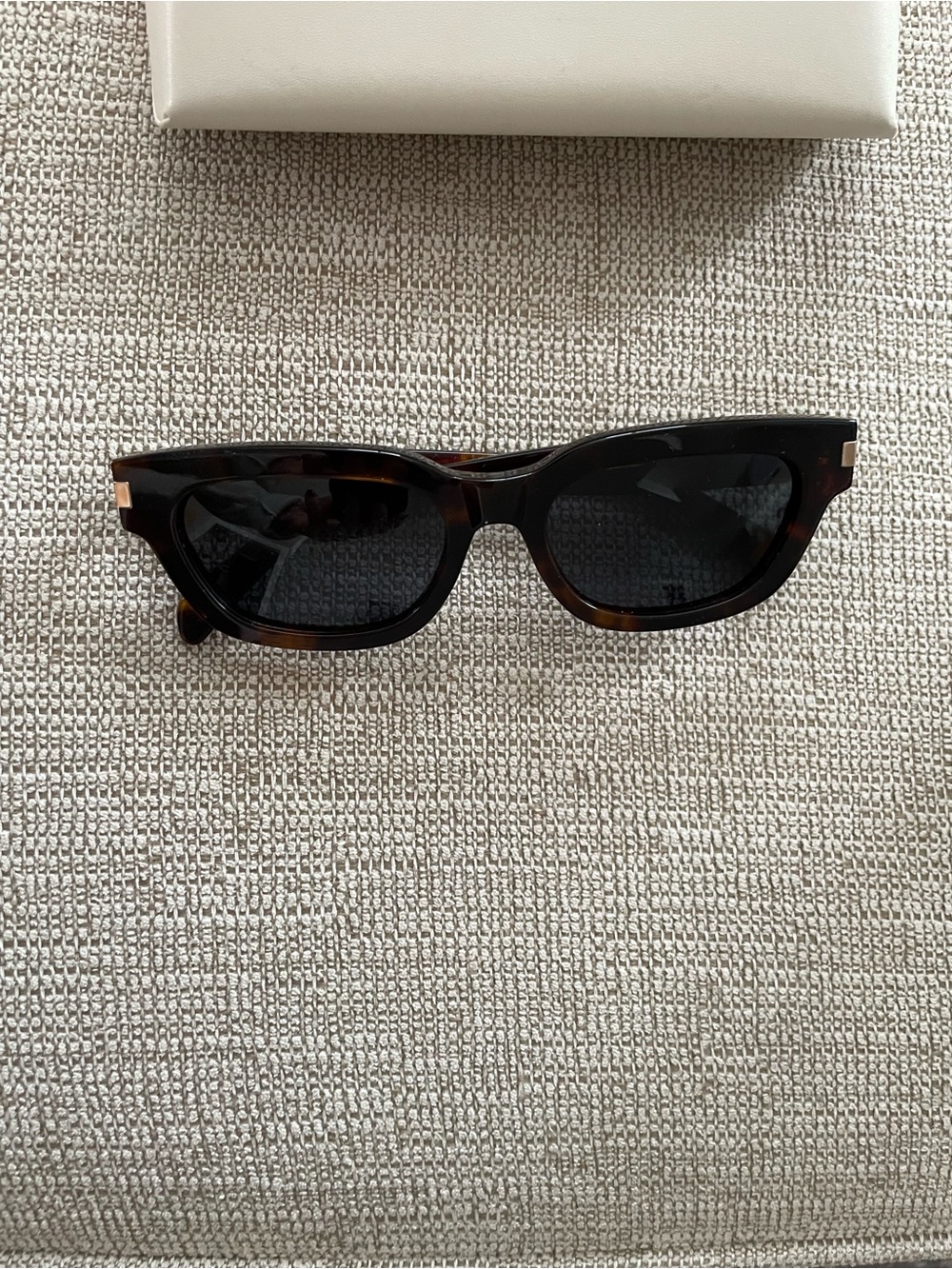 Banbe Classic Tortoiseshell Sunglasses - Dark Lenses